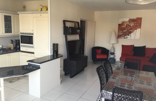 Saint-Jean-de-Luz City Center Apartment | LUXURY APARTMENT IN HEART OF TOWN QUIET BEACH WALK
