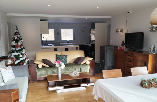 Jassat Apartment | Luxury apartment with terrace on the shores of Lake Chambon overlooking Sancy