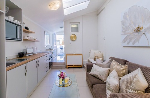 Bloubergstrand House | Luxury apartment across the road to beach and restaurants
