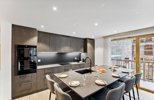 Grimentz Apartment | Luxury Apartment, 2 Bedrooms with Jacuzzi Rahas B Grimentz - By Mrs Miggins