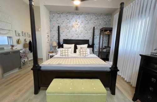 Tel Aviv Apartment | luxury apartment & backyard
