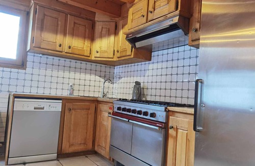 Les Prodains Apartment | Luxury Apartment for 15 with Spa, Sauna, Near Ski Lifts in Morzine