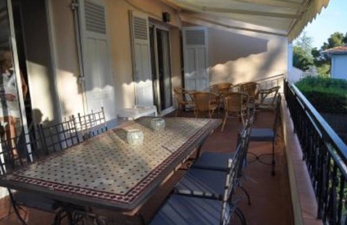 Boulouris-sur-Mer Villa | Luxury apartment 110m2 sleeps 6, terrace, pool, near beach