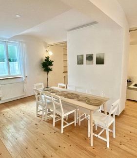 Wahring Apartment | Luxury Apartment Garden in Classy Area