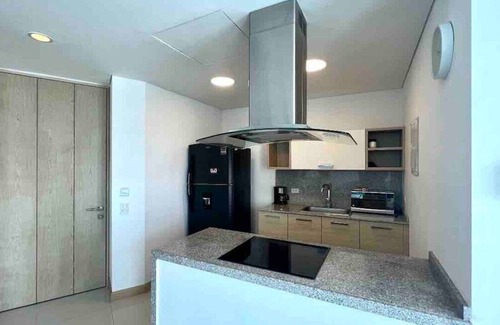 Riomar House | Luxury Apartment Hilton WI-FI, TV, Pool and Gym