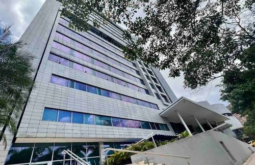 Riomar House | Luxury Apartment Hilton WI-FI, TV, Pool and Gym