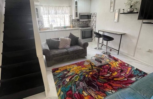 Runaway Bay Apartment | Luxury Apartment in Runaway Bay with Pool