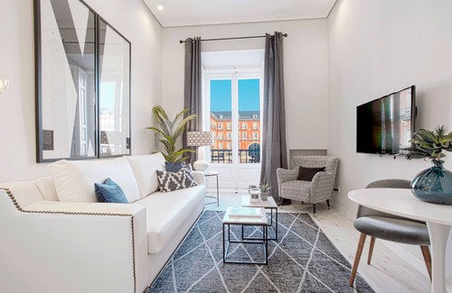 Sol Apartment | Luxury Apartment in Madrid center. Plaza Mayor I