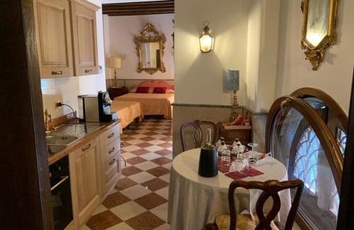 Castello Apartment | Luxury Apartment in San Marco with Canal View