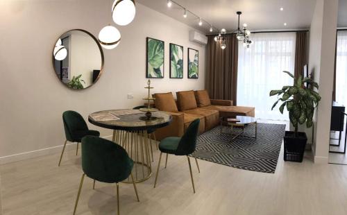 Shevchenkivs'kyi District Apartment | *Luxury apartment in the city center*