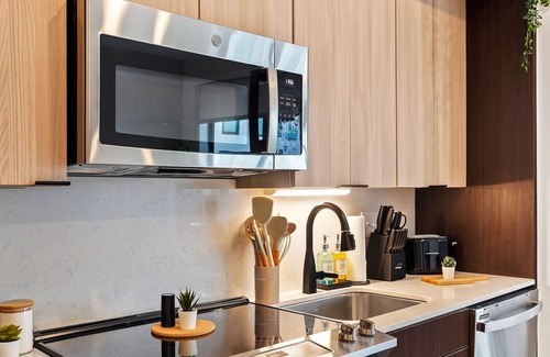 Central Business District Apartment | Luxury apartment in Downtown with/Pool/Gym/Rooftop