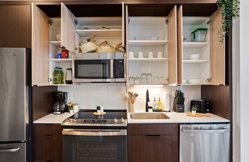 Central Business District Apartment | Luxury apartment in Downtown with/Pool/Gym/Rooftop