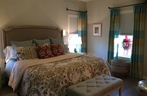 Granbury House | Luxury apartment is minutes from downtown. Lake and dock are on the property.