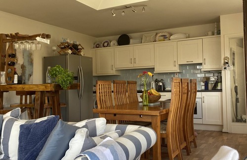 Inniscarra Apartment | Luxury Apartment Lahinch 2mins from beach restaurants and Golf Club+parking n