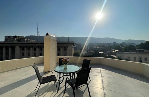 Tbilisi Apartment | Luxury apartment on av. Melikishvili with huge balcony, city center