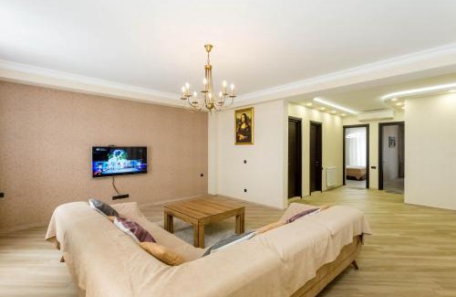 mtatsminda Apartment | Luxury Apartment on Rustaveli Avenue