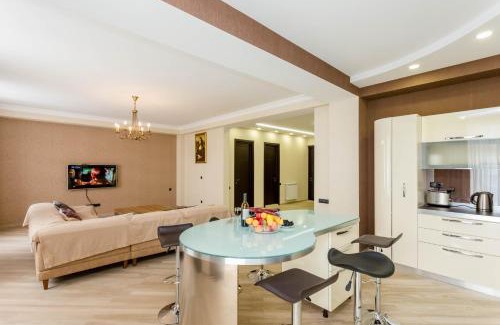 mtatsminda Apartment | Luxury Apartment on Rustaveli Avenue