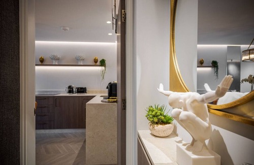 Knightsbridge Apartment | Luxury Apartment Opposite Harrods, London – Unbeatable Location
