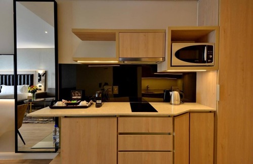 Greater Johannesburg Metropolitan Area Apartment | Luxury Apartment Sandton/NO LOAD SHEDDING/Central Sandton