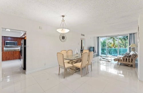 Hollywood South Central Beach Apartment | Luxury Apartment steps away from the beach