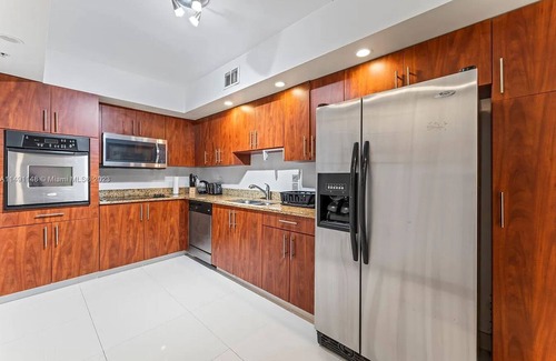 Hollywood South Central Beach Apartment | Luxury Apartment steps away from the beach