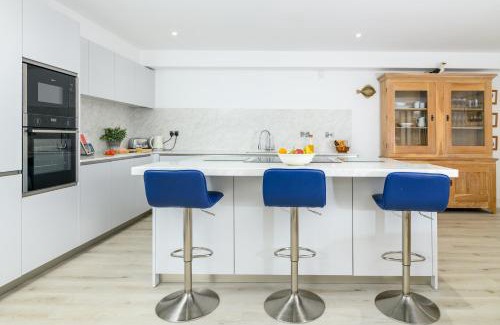 Newquay City Centre Apartment | Luxury Apartment very close to Tolcarne Beach