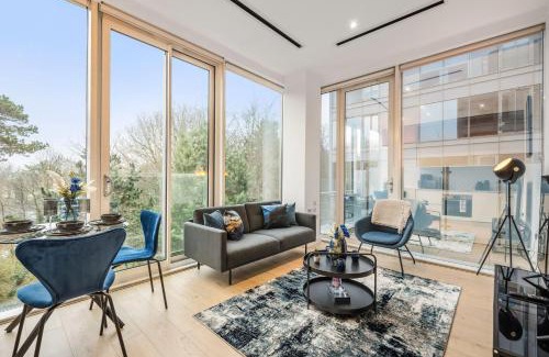 London Borough of Hounslow Apartment | Luxury Apartment with Cinema Room, Gym, Parking and Game Room