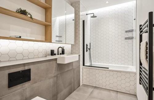 London Borough of Hounslow Apartment | Luxury Apartment with Cinema Room, Gym, Parking and Game Room