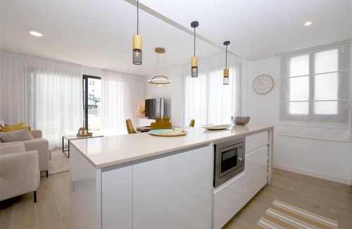 Estepona Apartment | Luxury apartment with pool, air con and Wifi, Close to sea, supermarkets and restaurants