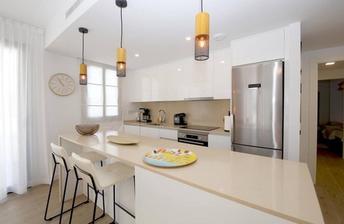 Estepona Apartment | Luxury apartment with pool, air con and Wifi, Close to sea, supermarkets and restaurants