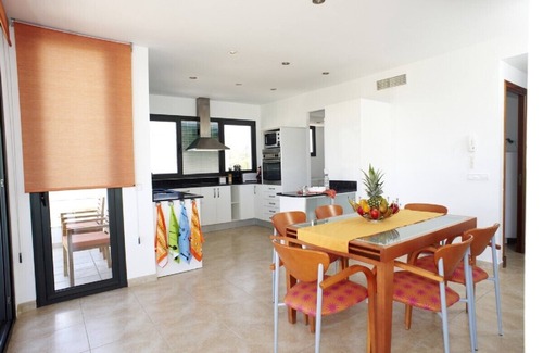 Portocolom Villa | Luxury apartment with beautiful views, private pool and beach access