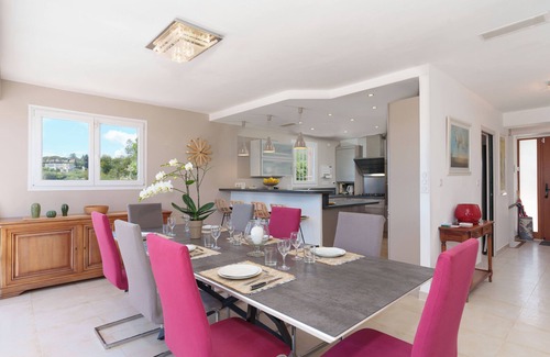 Vallauris Apartment | Luxury apartment with panoramic sea view in a villa high above Cannes