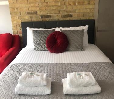 Mill Road Apartment | Luxury Apartment with King-size Bed in Central Cambridge - Walk to Station and City Centre