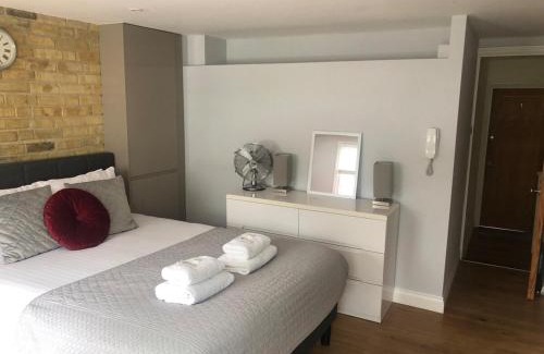 Mill Road Apartment | Luxury Apartment with King-size Bed in Central Cambridge - Walk to Station and City Centre