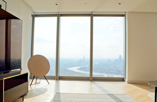 Canary Wharf Apartment | Luxury Apartment with Panoramic Views in Canary Wharf