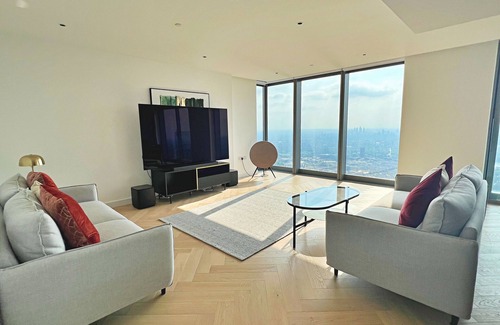 Canary Wharf Apartment | Luxury Apartment with Panoramic Views in Canary Wharf