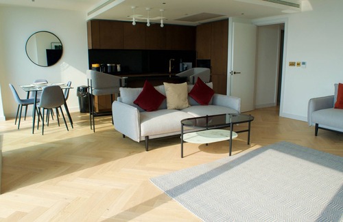 Canary Wharf Apartment | Luxury Apartment with Panoramic Views in Canary Wharf
