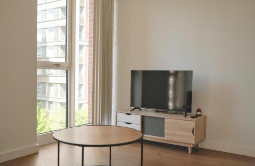 Elephant and Castle Apartment | Luxury Apartment with Private Balcony in Zone 1