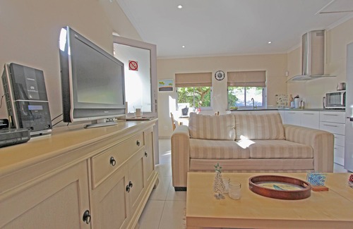 Somerset West Apartment | Luxury apartment for rent, fully furnished located in a Residential aria .