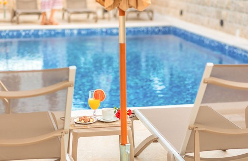 Kaluđerac Apartment | Luxury Apartments Queen - Triple Studio with Pool