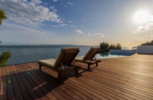 Marusici Apartment | Luxury Apartments Villa Ruzmarina with New heated Infinity Pool and Lounge Area