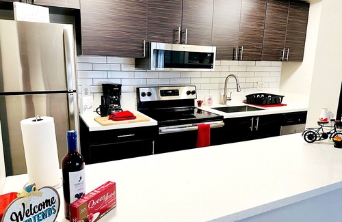 Las Vegas Apartment | Luxury Apt- 1 mile from Strip
