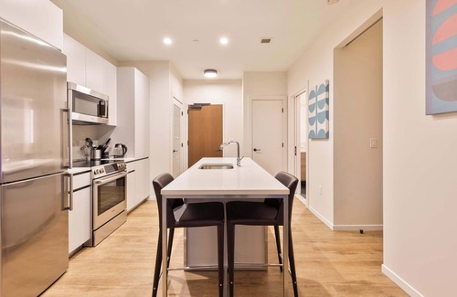 Seaport District Apartment | Luxury Apt Heart of Seaport with Gym