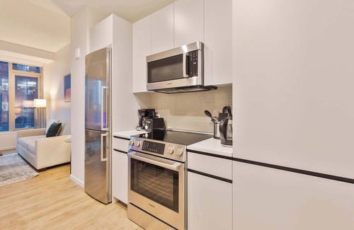 Seaport District Apartment | Luxury Apt Heart of Seaport with Gym