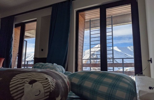 Kazbegi Apartment | luxury Apt, In the heart of Gudauri with everything needed in 2 min walk