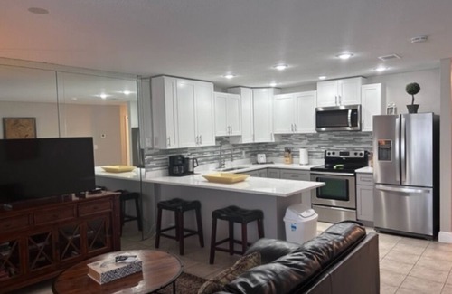 Highland Beach Villa | Luxury Apt Villa 2bed/2bath just 1 block from the beach with pool & jucuzi