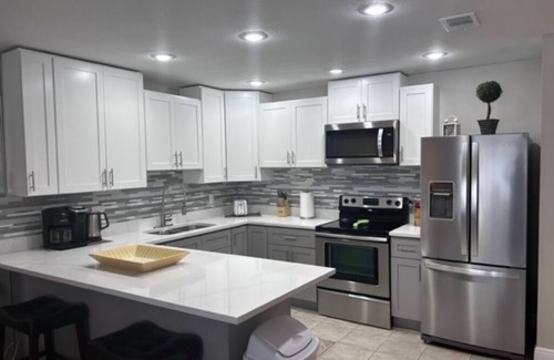 Highland Beach Villa | Luxury Apt Villa 2bed/2bath just 1 block from the beach with pool & jucuzi