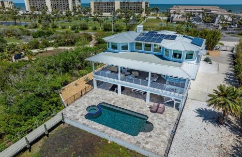 Crescent Beach House | Luxury At The Beach Waterfront w Dock Pool 4 Beds