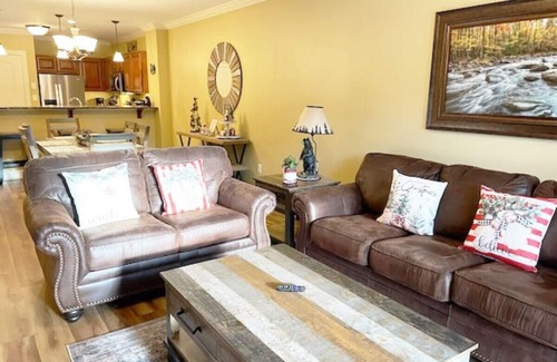 Gatlinburg Condo | Luxury at the Summit - Downtown Gatlinburg - Free Parking
