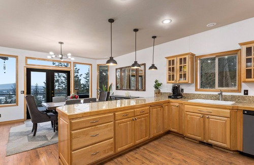 Sandpoint House | Luxury awaits at the Schweitzer Dream Home, few minutes from Sandpoint & Resort